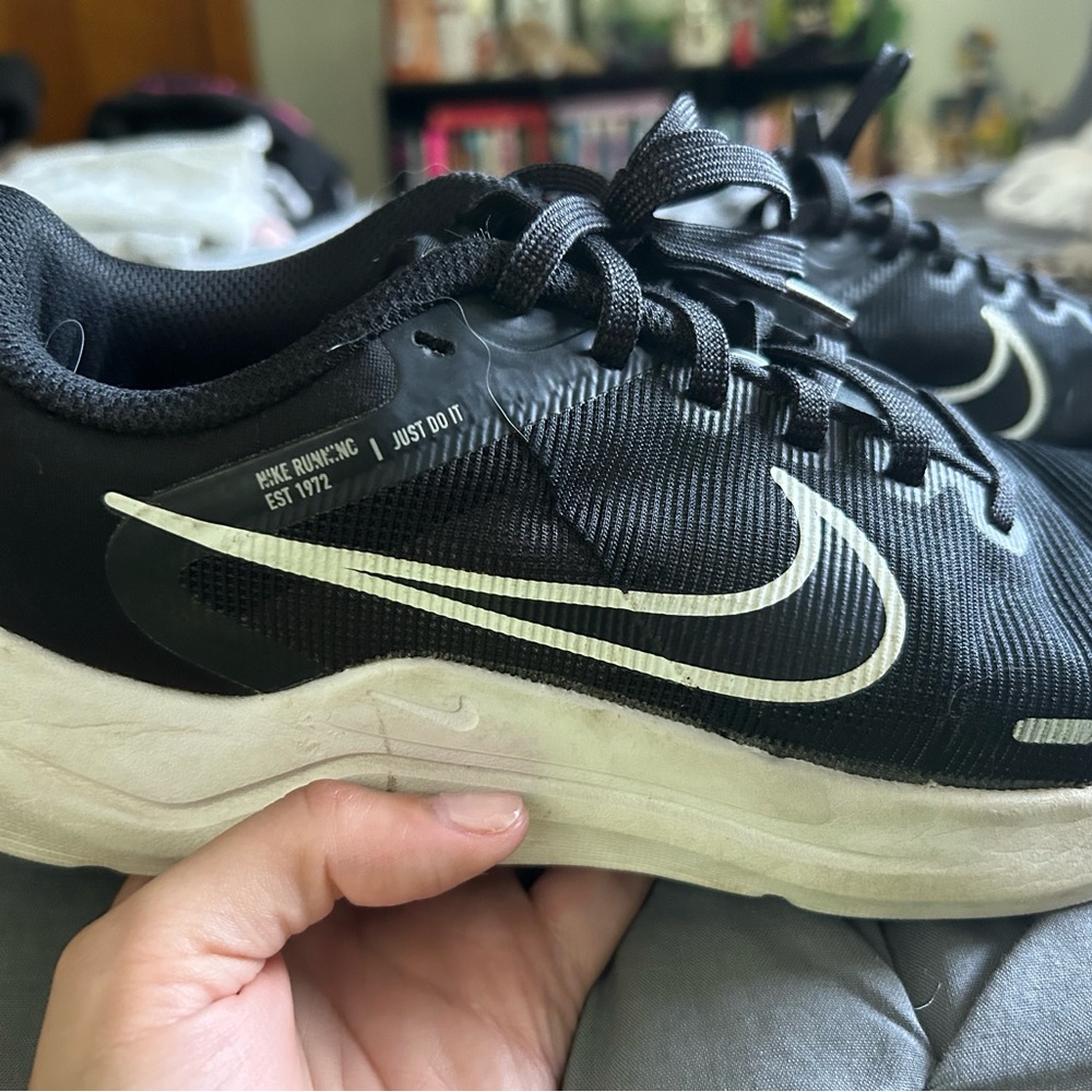 Nike Black and White Athletic Shoes - Picture 2 of 4